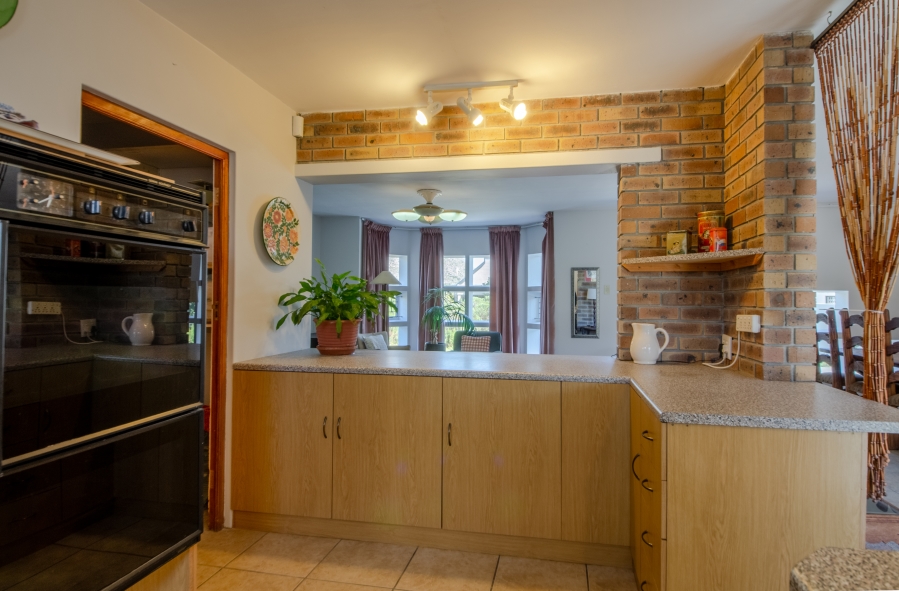 4 Bedroom Property for Sale in Pringle Bay Western Cape